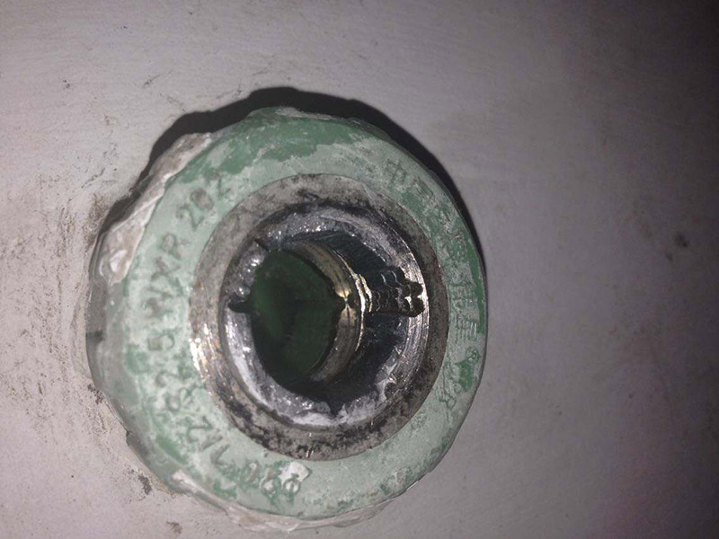 水龍頭斷在水管里如何輕松拿出，簡單粗暴又有效的辦法只需要一招